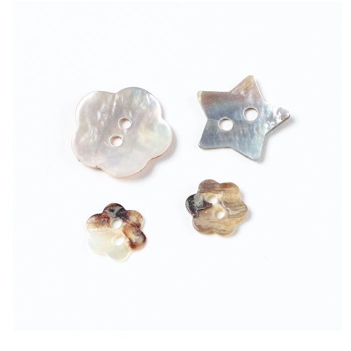 Shell buttons in natural pearl and grey tones